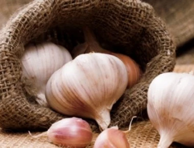 Σιρόπι από σκόρδο: Η ισχυρή θεραπεία που γιατρεύει σχεδόν τα πάντα